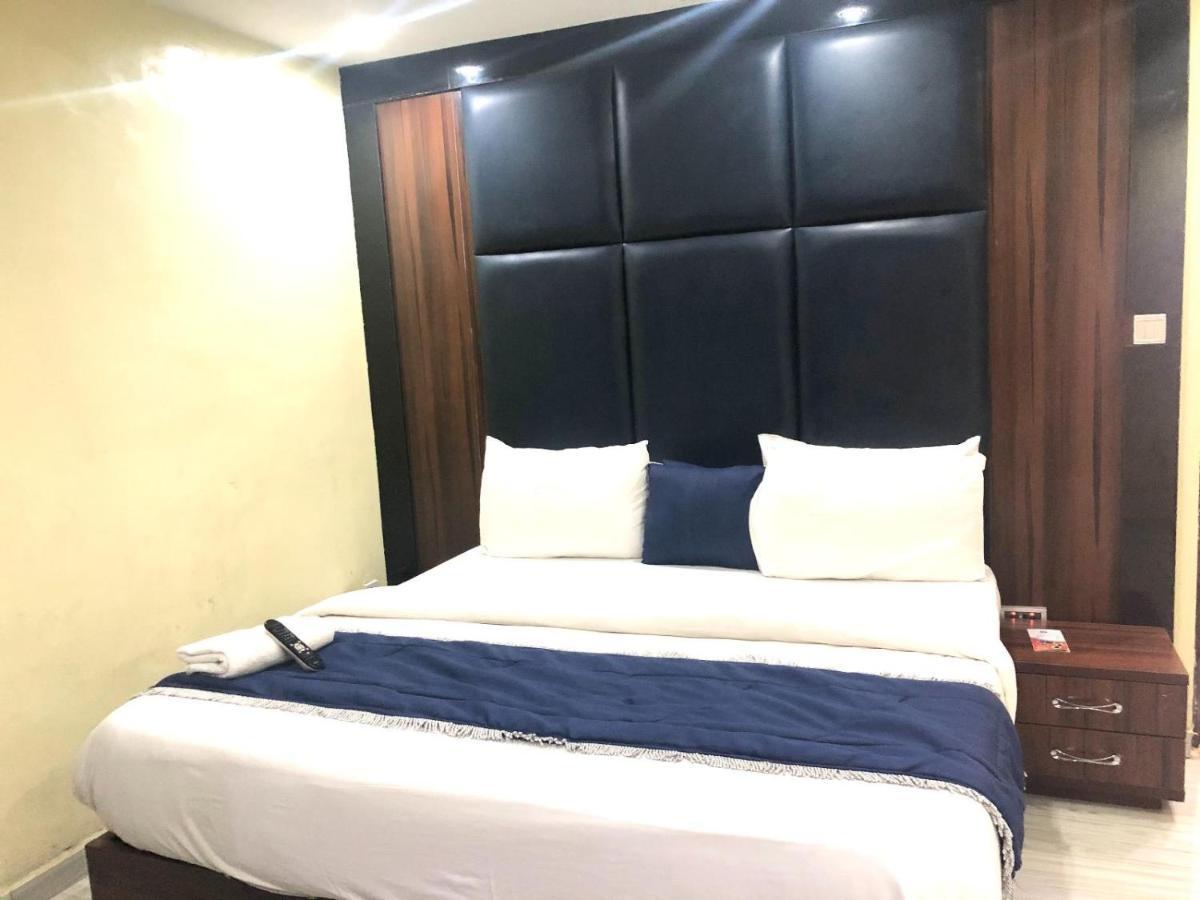 Six Diamond Hotel Ikeja Exteriör bild